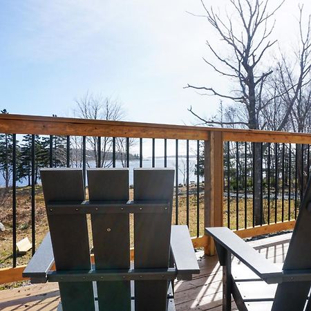 Blissful Oceanfront Cottage In Port Mouton Екстериор снимка